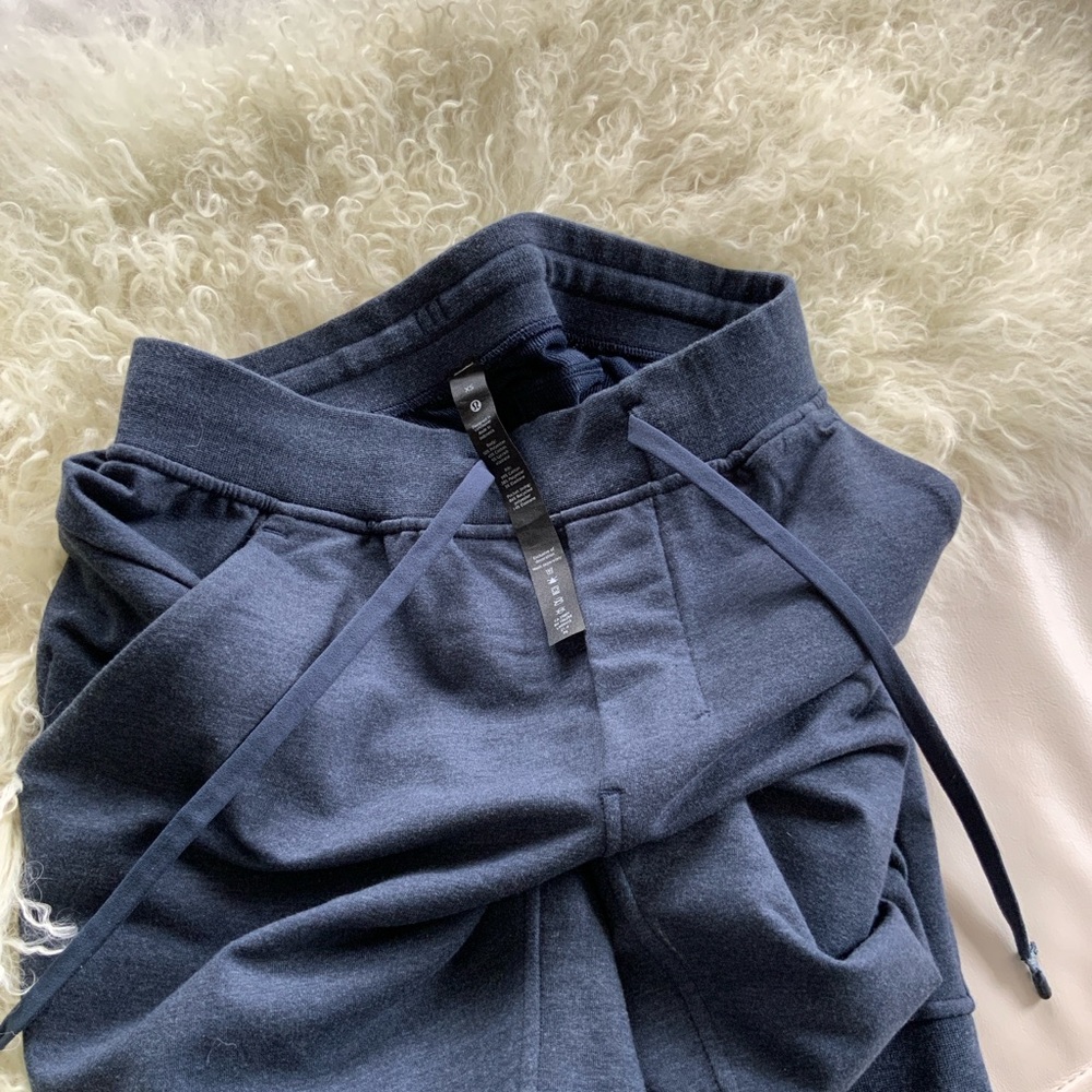lululemon Men’s Navy Joggers XS